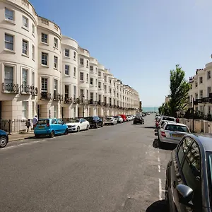 Beach 2br Ap With Patio Apartment Brighton